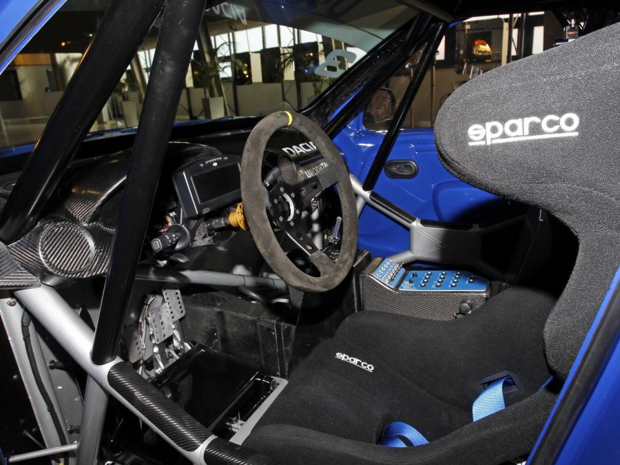 Интерьер Dacia Duster No Limit Pikes Peak 2011 года  (фото 62 из 62)
